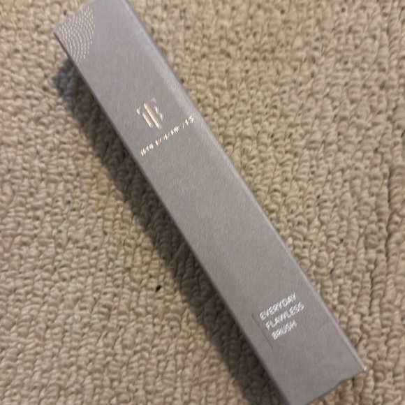 New in box True Botanicals every day flawless foundation brush $45 - Picture 2 of 2